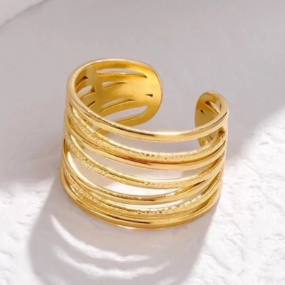 Anello placcato oro.