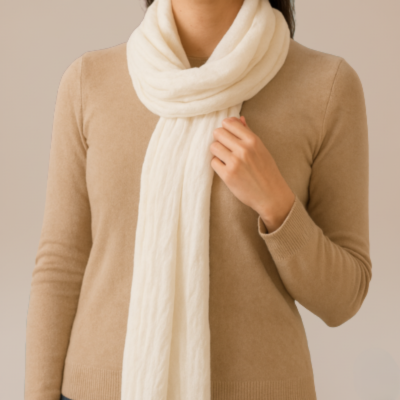 Sciarpa Bianca Elegante in Morbido Tessuto – Stile Minimal Chic