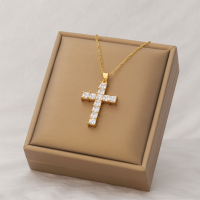 Collana con croce.