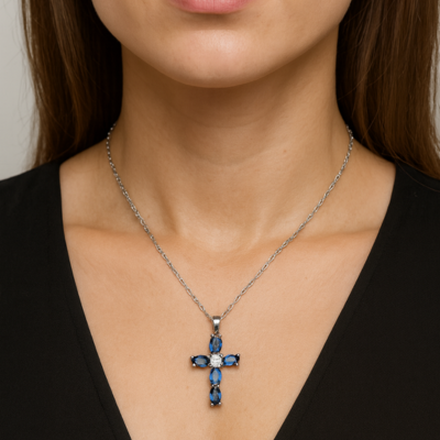 Collana con pendente a croce