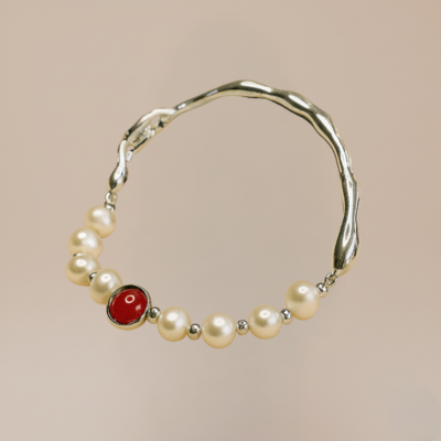 Bracciale rigido placato argento con pietre di agata e pietre bianche naturali tonde.