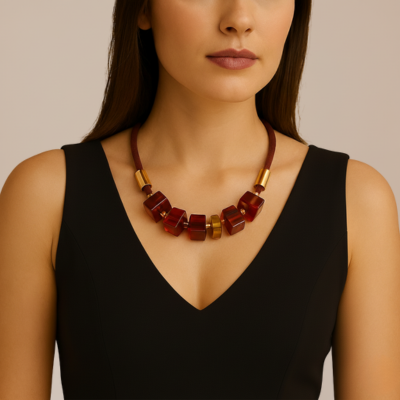 Collana Donna con Elementi Geometrici Rosso e Ambra – Stile Elegante e Moderno | ScaramanticaWeb