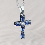 Collana con pendente a croce